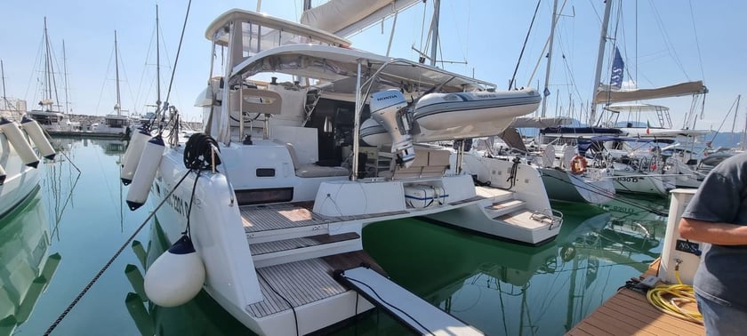 Salerne Catamaran Cabine 6  Couchettes 12  Invités 12  12.8 m Numéro de l'annonce: #16046 5