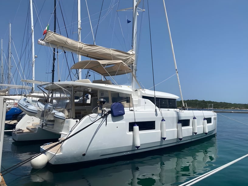 Portisco Catamaran Cabine 6  Couchettes 12  Invités 12  13.99 m Numéro de l'annonce: #16048 3