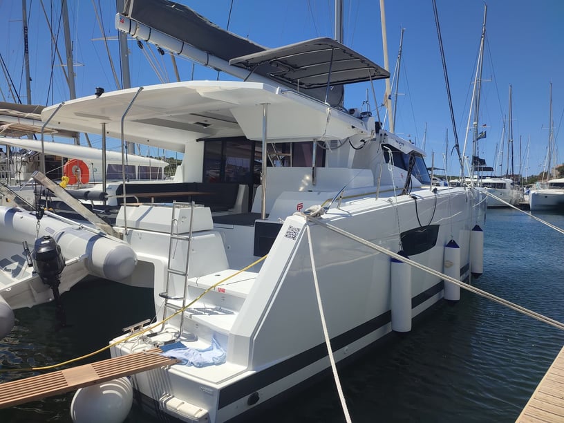 Sibenik Catamarán Cabina 6  12  literas 12  invitados 12.58 m Número de anuncio: #16050 5