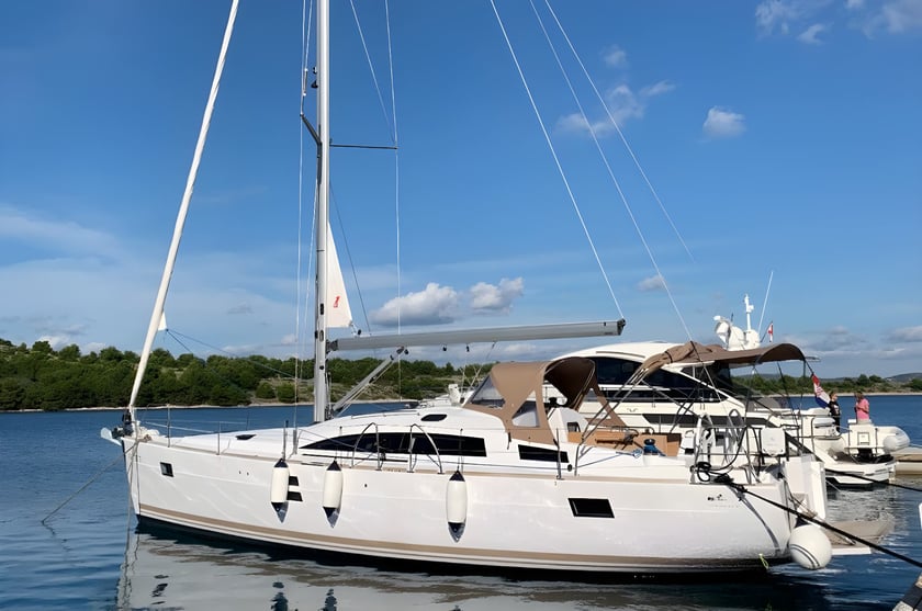 Pirovac Sailboat 3 cabin 8 berths 8 guests 13.85 m Listing Number: #16052