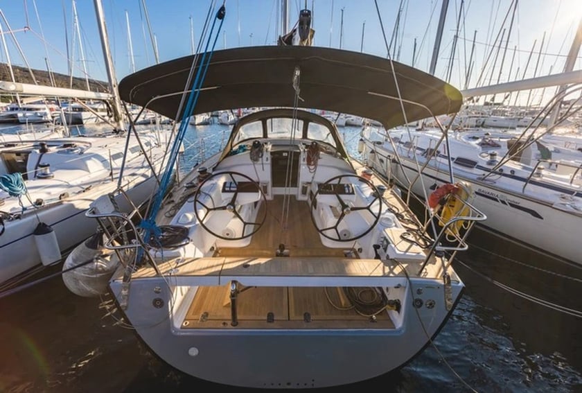 Punat Zeilboot Cabine 4  9  slaapplaatsen 9  gasten 13.5 m Lijstnummer: #16062 3