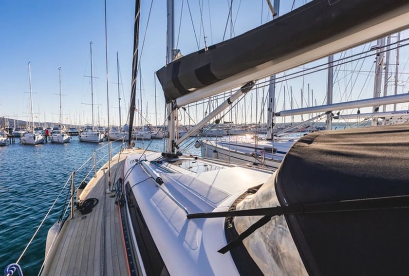 Punat Zeilboot Cabine 4  9  slaapplaatsen 9  gasten 13.5 m Lijstnummer: #16062 5