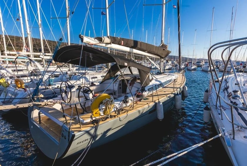 Punat Zeilboot Cabine 4  9  slaapplaatsen 9  gasten 13.5 m Lijstnummer: #16062