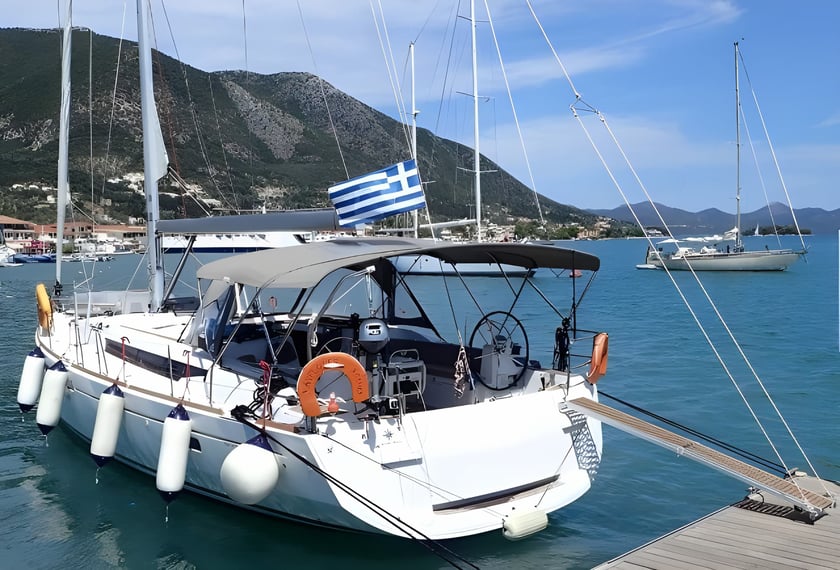 Korfu Segelboot 5 Kabine 12 Liegeplätze 12 Gäste 15.38 m Nummer des Inserats: #16063