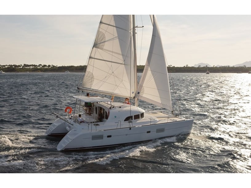 Hyeres Catamaran 4 cabin 9 berths 8 guests 11.5 m Listing Number: #16069