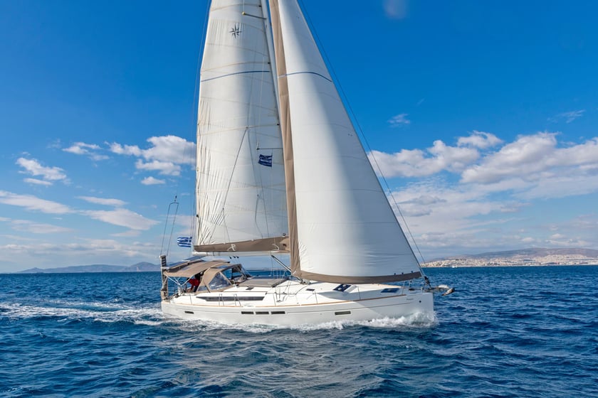 Atenas Velero Cabina 6  12  literas 12  invitados 15.38 m Número de anuncio: #16070 3