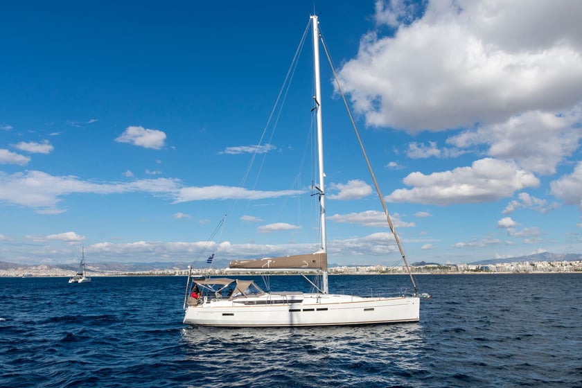 Atenas Velero Cabina 6  12  literas 12  invitados 15.38 m Número de anuncio: #16070