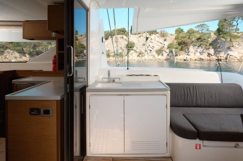 Sibenik Catamaran Cabine 7  Couchettes 12  Invités 12  14.75 m Numéro de l'annonce: #16071 4