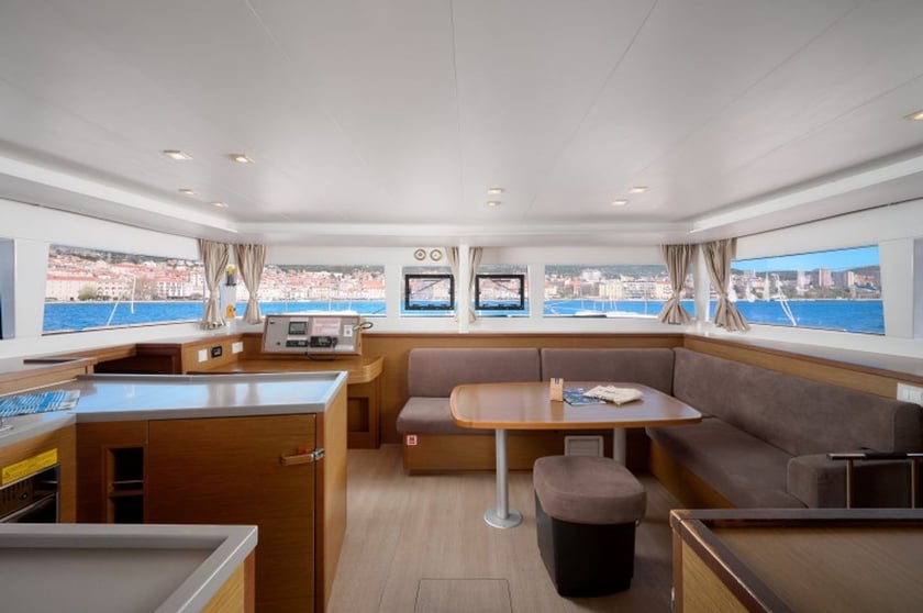 Sibenik Catamaran Cabine 6  Couchettes 12  Invités 12  13.96 m Numéro de l'annonce: #16072 4