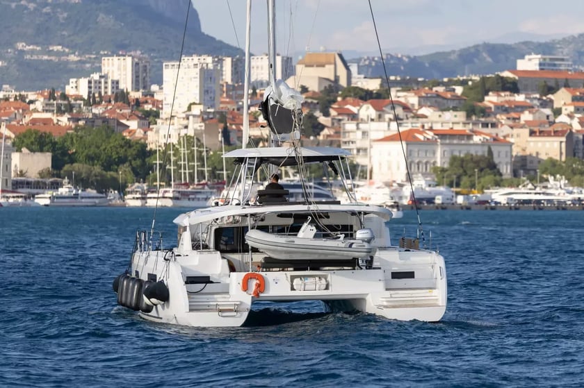 Spalato Catamarano cabina 5  cuccette 11  11  ospiti 13.99 m Numero dell'inserzione: #16083