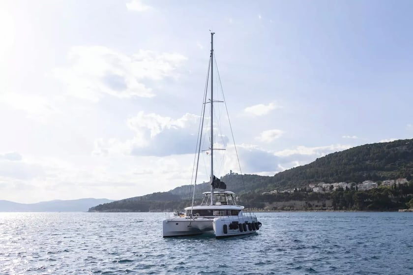 Spalato Catamarano cabina 5  cuccette 11  11  ospiti 13.99 m Numero dell'inserzione: #16083 4