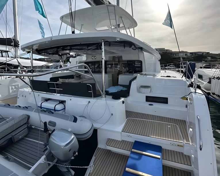 Portisco Catamaran Cabine 6  Couchettes 12  Invités 12  13.99 m Numéro de l'annonce: #16086