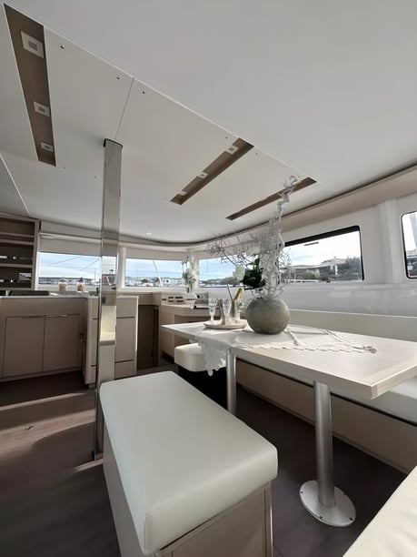 Portisco Catamaran Cabine 6  Couchettes 12  Invités 12  13.99 m Numéro de l'annonce: #16086 4