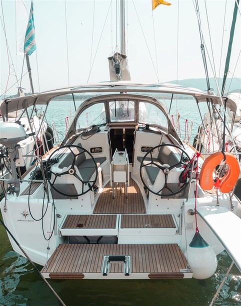 Volos Zeilboot Cabine 3  6  slaapplaatsen 6  gasten 10.34 m Lijstnummer: #16096 3