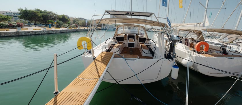 Skiathos Sailboat 4 cabin 10 berths 10 guests 12.5 m Listing Number: #16098 3