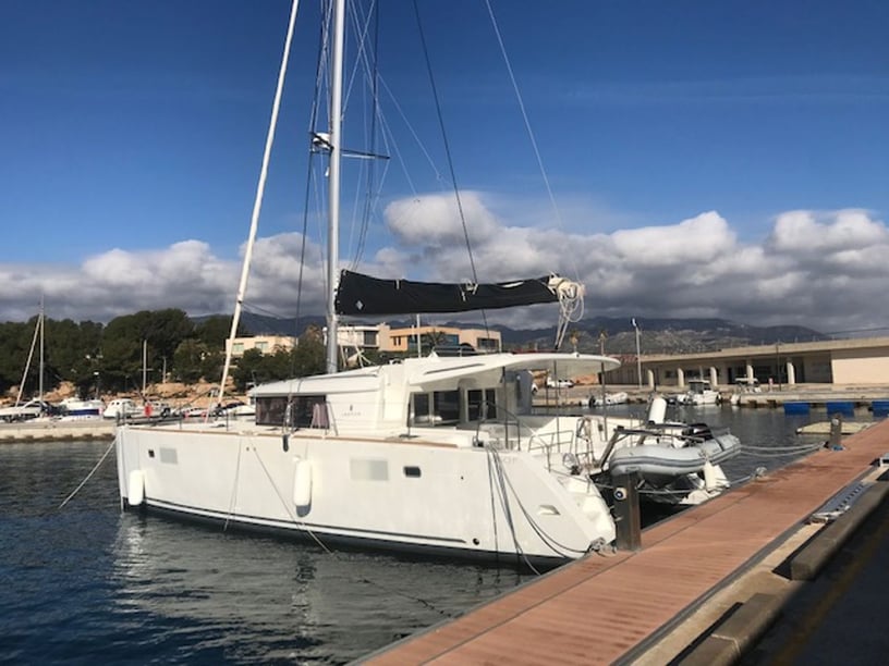 Sant Antoni de Portmany Catamarano cabina 5  cuccette 8  8  ospiti 13.96 m Numero dell'inserzione: #16099