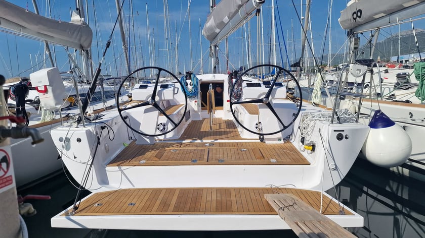 Kaštel Gomilica Voilier Cabine 4  Couchettes 10  Invités 10  14.14 m Numéro de l'annonce: #16110