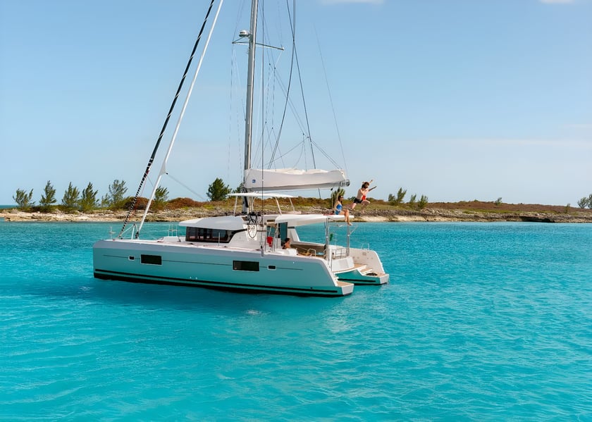 Hyères Catamaran Cabine 6  Couchettes 11  Invités 11  12.94 m Numéro de l'annonce: #16140 3