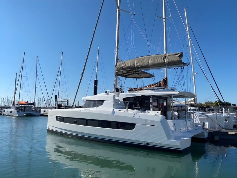 Sitges - Barcelona Katamaran 5 Kabine 10 Liegeplätze 10 Gäste 14.33 m Nummer des Inserats: #16141