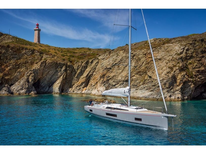 Volos Sailboat 5 cabin 12 berths 12 guests 14.9 m Listing Number: #16152