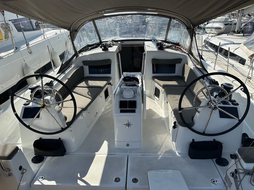 Pula Segelboot 3 Kabine 8 Liegeplätze 8 Gäste 12.35 m Nummer des Inserats: #16153 4