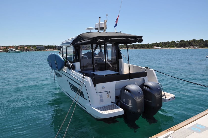 Pula Bateau à moteur Cabine 2  Couchettes 6  Invités 6  8.9 m Numéro de l'annonce: #16182