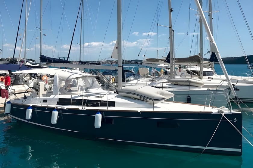 Baška Voda Barca a vela cabina 3  cuccette 7  7  ospiti 10.45 m Numero dell'inserzione: #16185 3