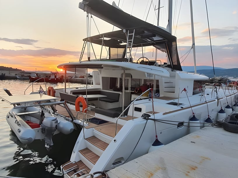 Volos Catamaran 5 cabin 12 berths 12 guests 13.96 m Listing Number: #16190