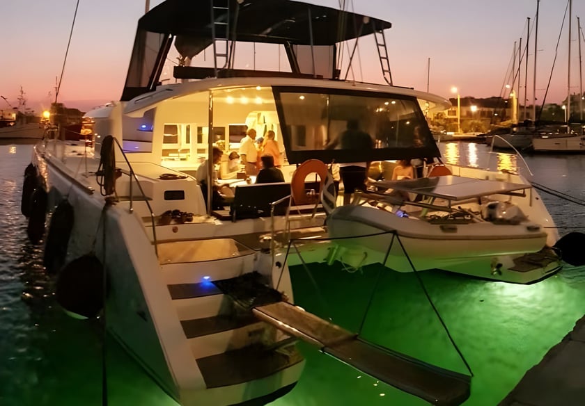 Volos Catamaran 5 cabin 12 berths 12 guests 13.96 m Listing Number: #16190 4