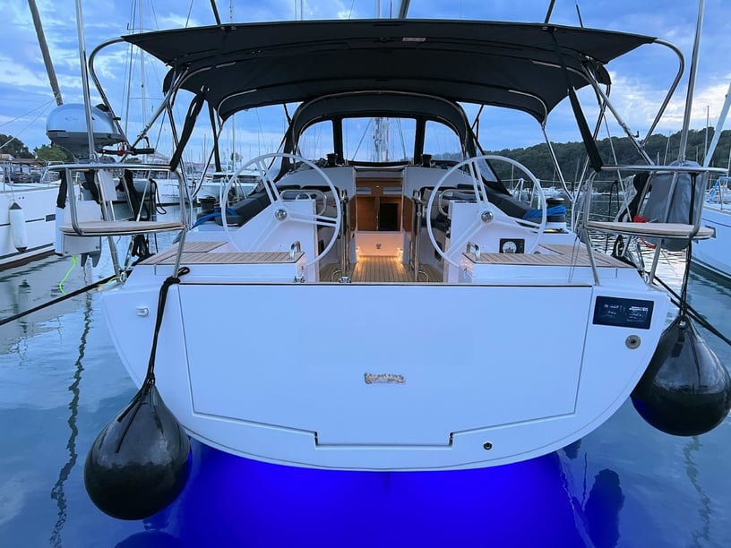 Pula Sailboat 3 cabin 8 berths 8 guests 13.85 m Listing Number: #16212 3