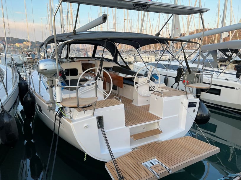 Pula Sailboat 3 cabin 8 berths 8 guests 13.85 m Listing Number: #16212