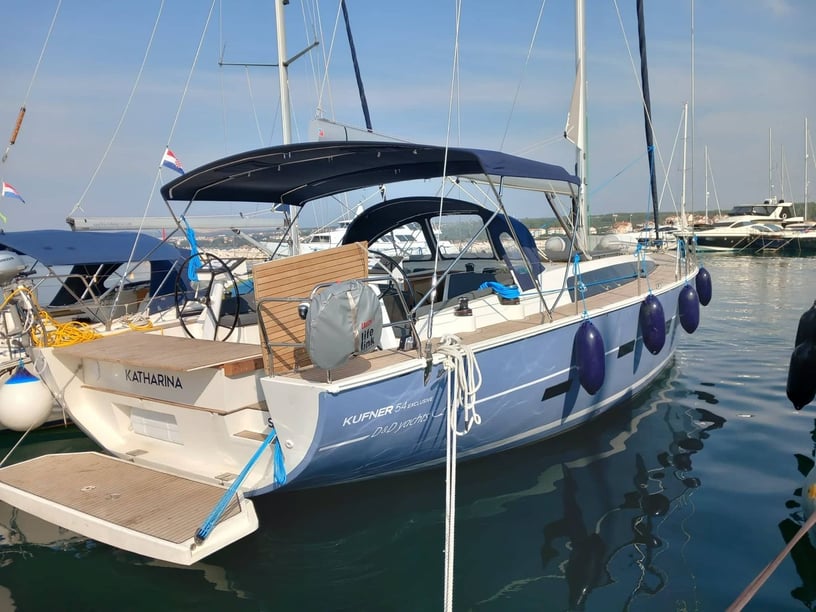 Biograd Voilier Cabine 5  Couchettes 12  Invités 12  17.55 m Numéro de l'annonce: #16250