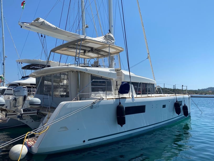 Portisco Catamaran 5 cabin 12 berths 12 guests 15.84 m Listing Number: #16251