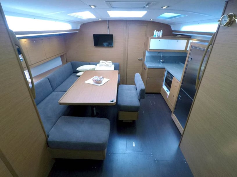 Sibenik Zeilboot Cabine 4  10  slaapplaatsen 10  gasten 14.85 m Lijstnummer: #16282 2