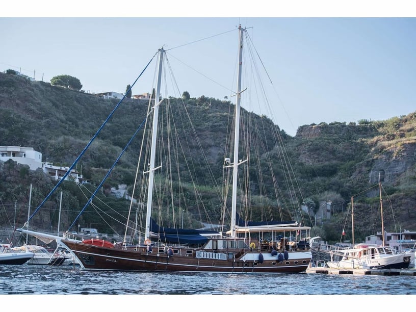 Lipari Gulet 6 cabin 12 berths 12 guests 26 m Listing Number: #16288