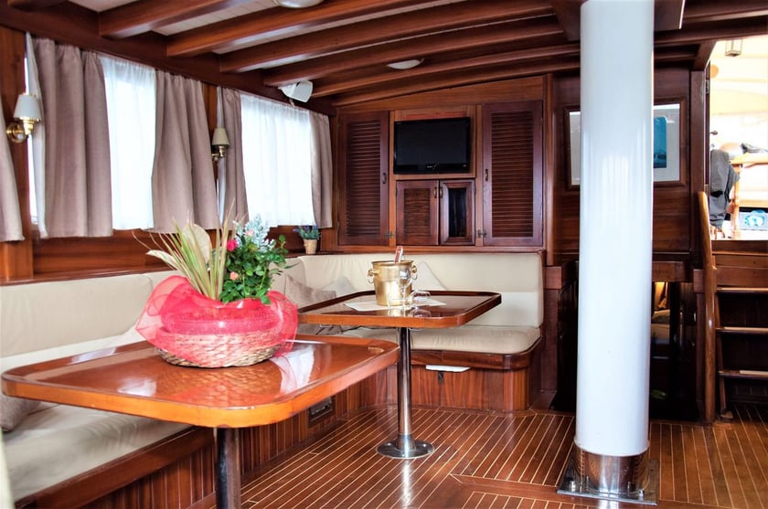 Lipari Gulet 6 cabin 14 berths 14 guests 27 m Listing Number: #16290 3