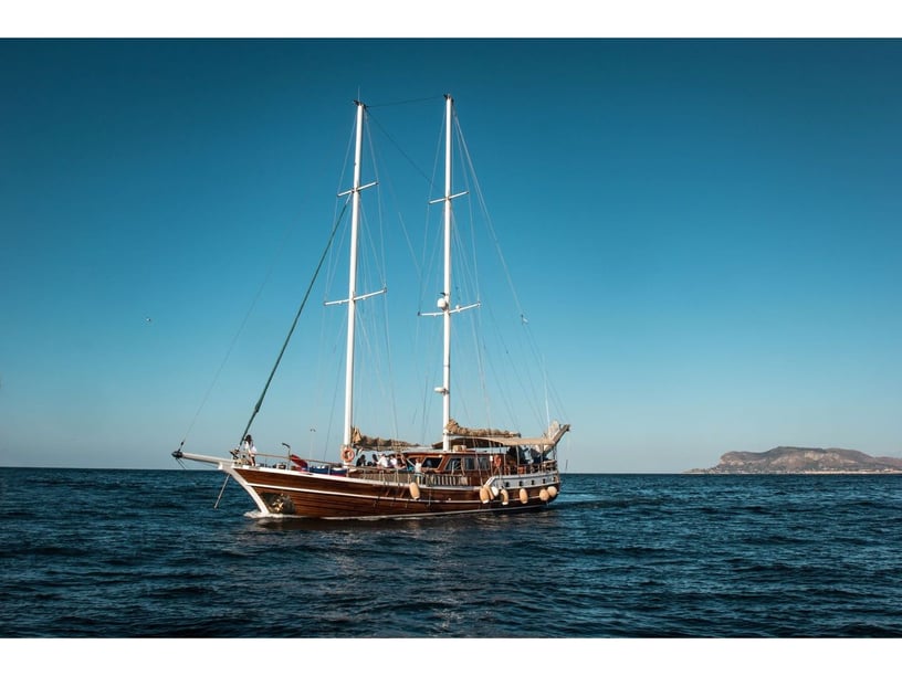 Lipari Gulet 6 cabin 14 berths 14 guests 27 m Listing Number: #16290