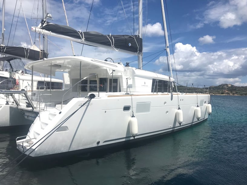 Castiglioncello Catamaran Cabine 4  Couchettes 12  Invités 12  13.96 m Numéro de l'annonce: #16291