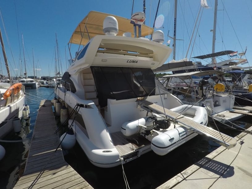 Sibenik Yacht à moteur Cabine 3  Couchettes 8  Invités 8  14.47 m Numéro de l'annonce: #16293