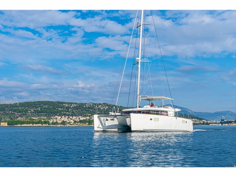 Rogoznica Catamaran Cabine 6  Couchettes 12  Invités 12  13.96 m Numéro de l'annonce: #16294