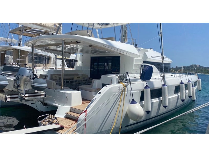 Portisco Catamaran 6 cabin 14 berths 14 guests 14.75 m Listing Number: #16303