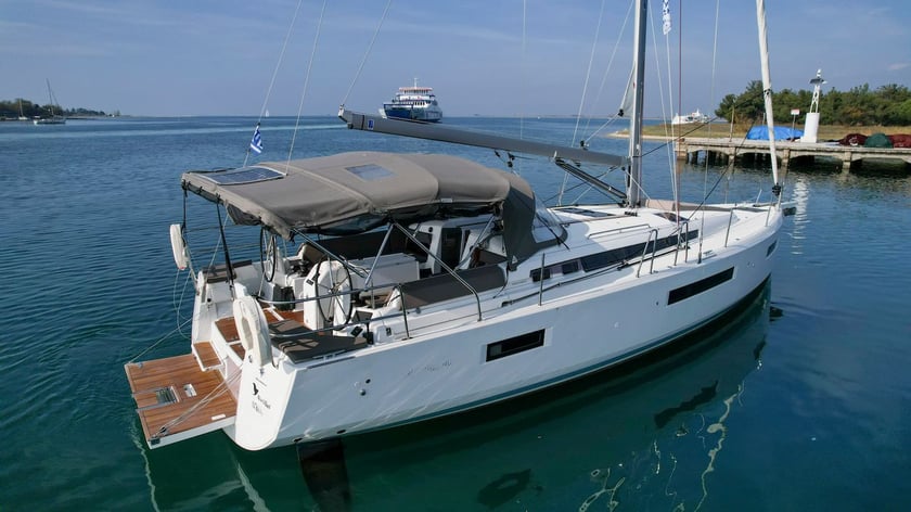 Volos - Platania Sailboat 4 cabin 10 berths 10 guests 13.39 m Listing Number: #16315 3