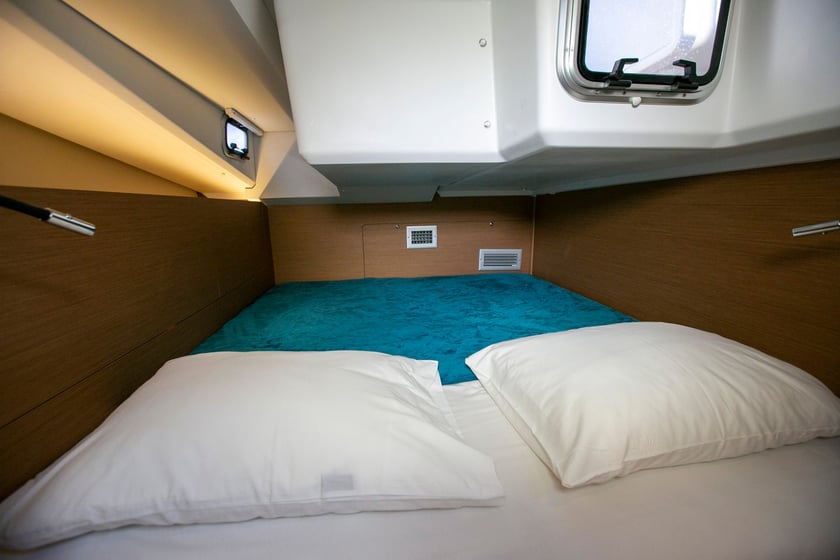 Volos - Platania Sailboat 4 cabin 10 berths 10 guests 13.39 m Listing Number: #16315 4
