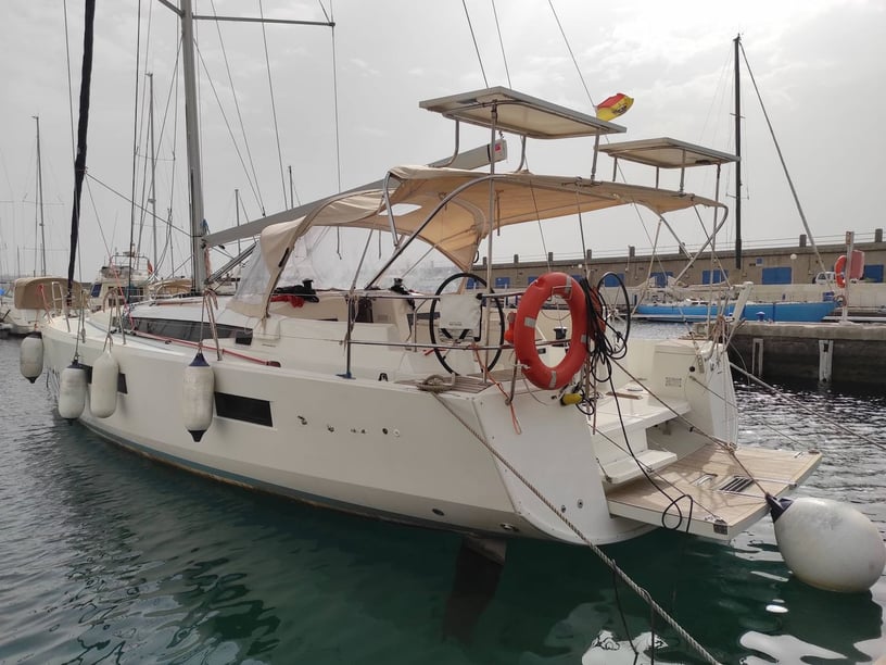 Palma de Mallorca Segelboot 4 Kabine 10 Liegeplätze 10 Gäste 14.42 m Nummer des Inserats: #16317
