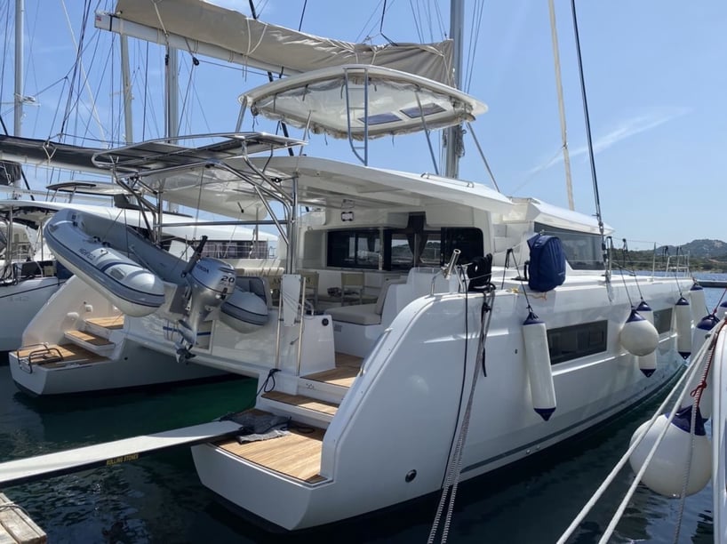 Salerno Catamaran Cabine 6  12  slaapplaatsen 12  gasten 13.99 m Lijstnummer: #16323