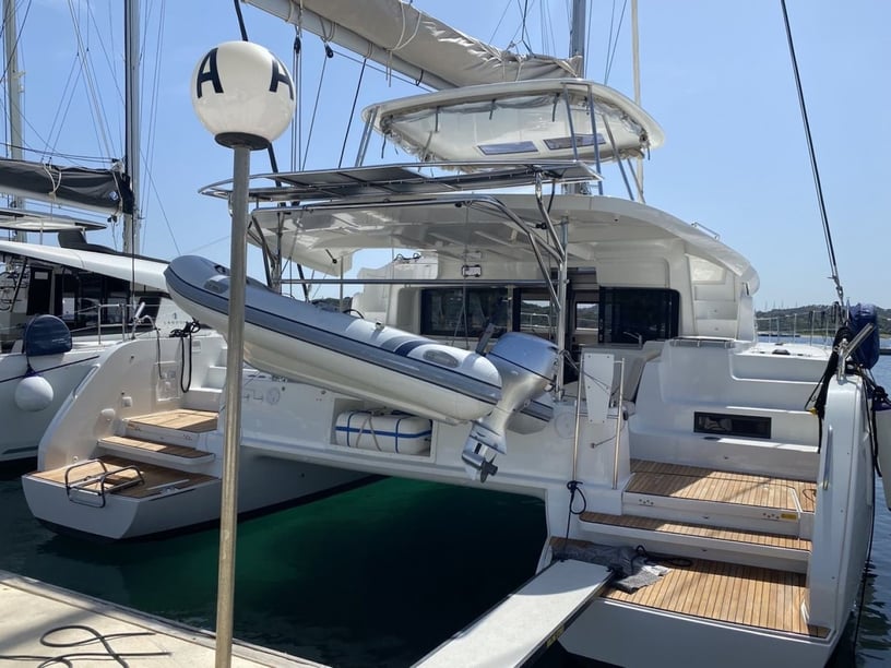 Salerno Catamaran Cabine 6  12  slaapplaatsen 12  gasten 13.99 m Lijstnummer: #16323 3