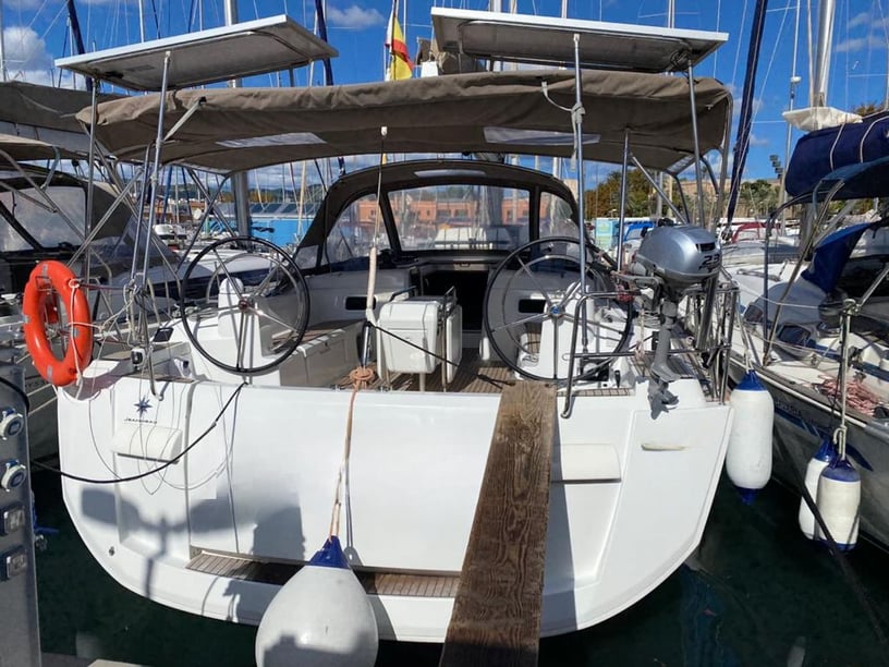 Palma de Mallorca Segelboot 5 Kabine 12 Liegeplätze 12 Gäste 15.75 m Nummer des Inserats: #16334