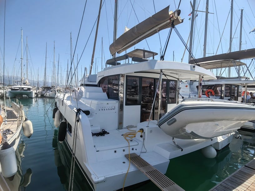 Kaštel Gomilica Catamaran Cabine 4  10  slaapplaatsen 10  gasten 12.31 m Lijstnummer: #16345