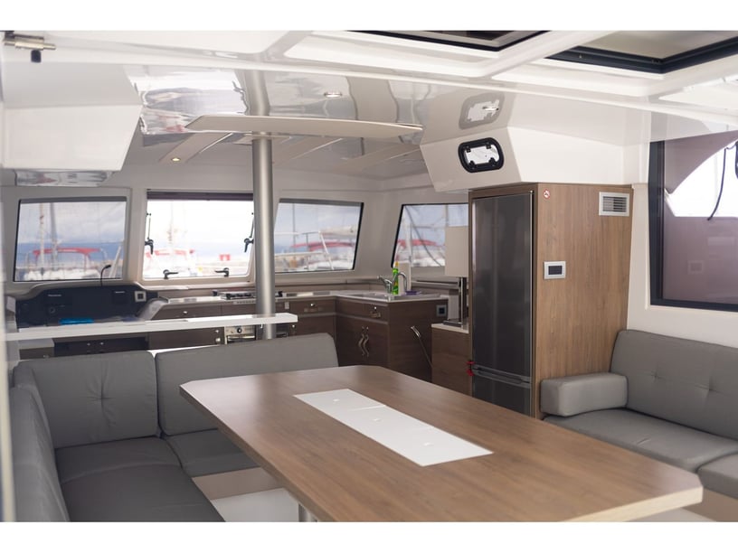 Kaštel Gomilica Catamarano cabina 4  cuccette 10  12  ospiti 12.31 m Numero dell'inserzione: #16345 4