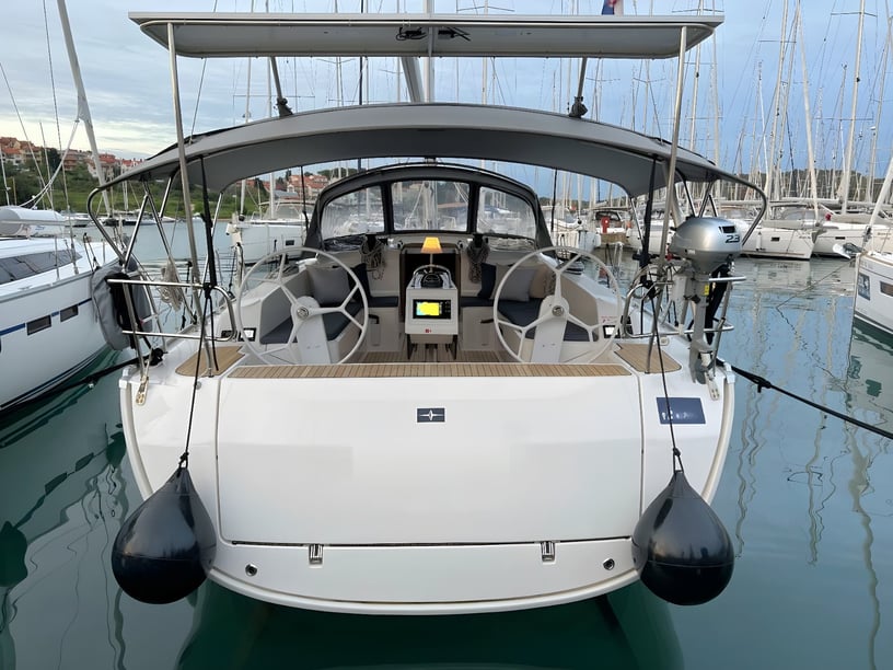 Pula Sailboat 4 cabin 9 berths 9 guests 14.32 m Listing Number: #16348 4